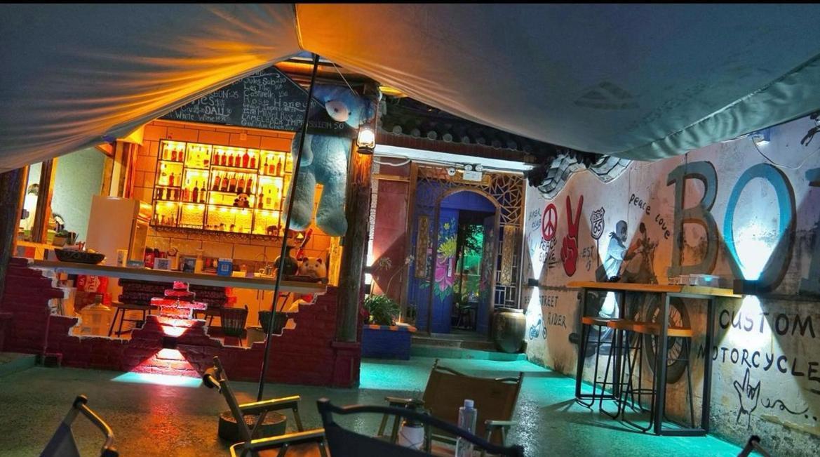 October Inn Лицзян Экстерьер фото