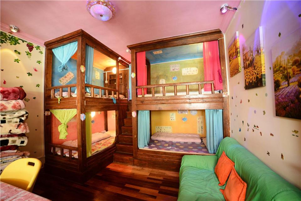 October Inn Лицзян Экстерьер фото