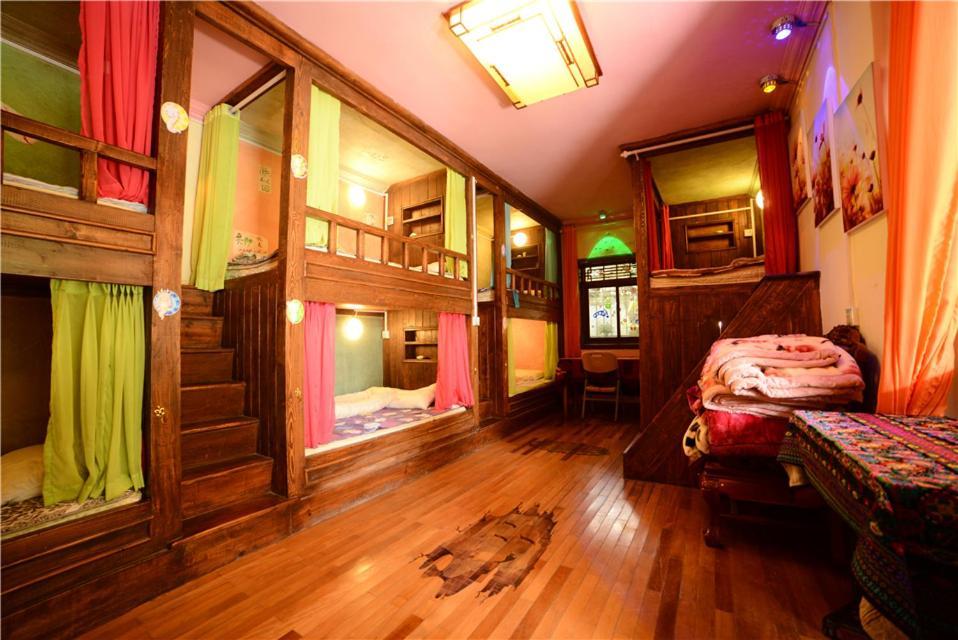 October Inn Лицзян Экстерьер фото